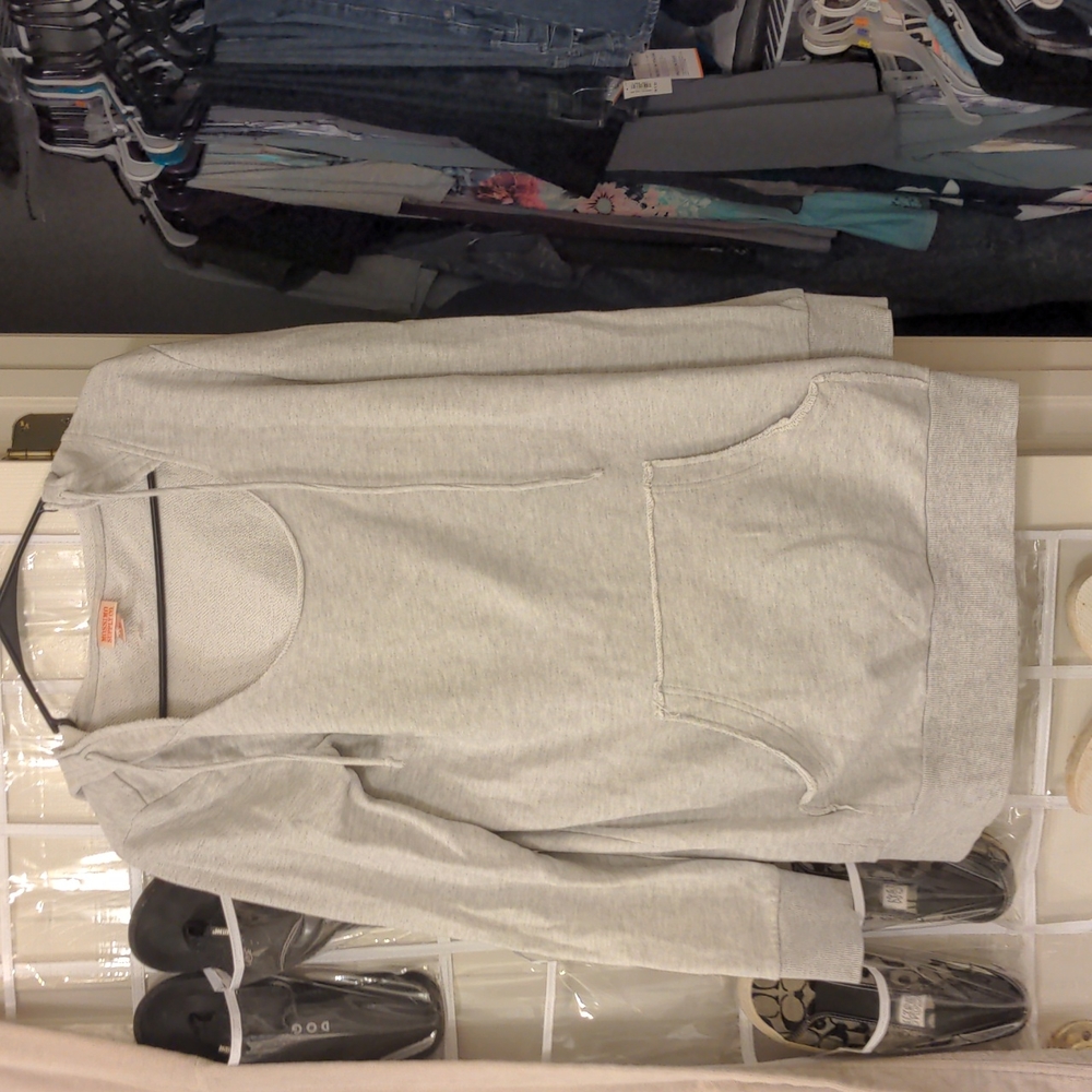 Like new condition scoop neck hoodie